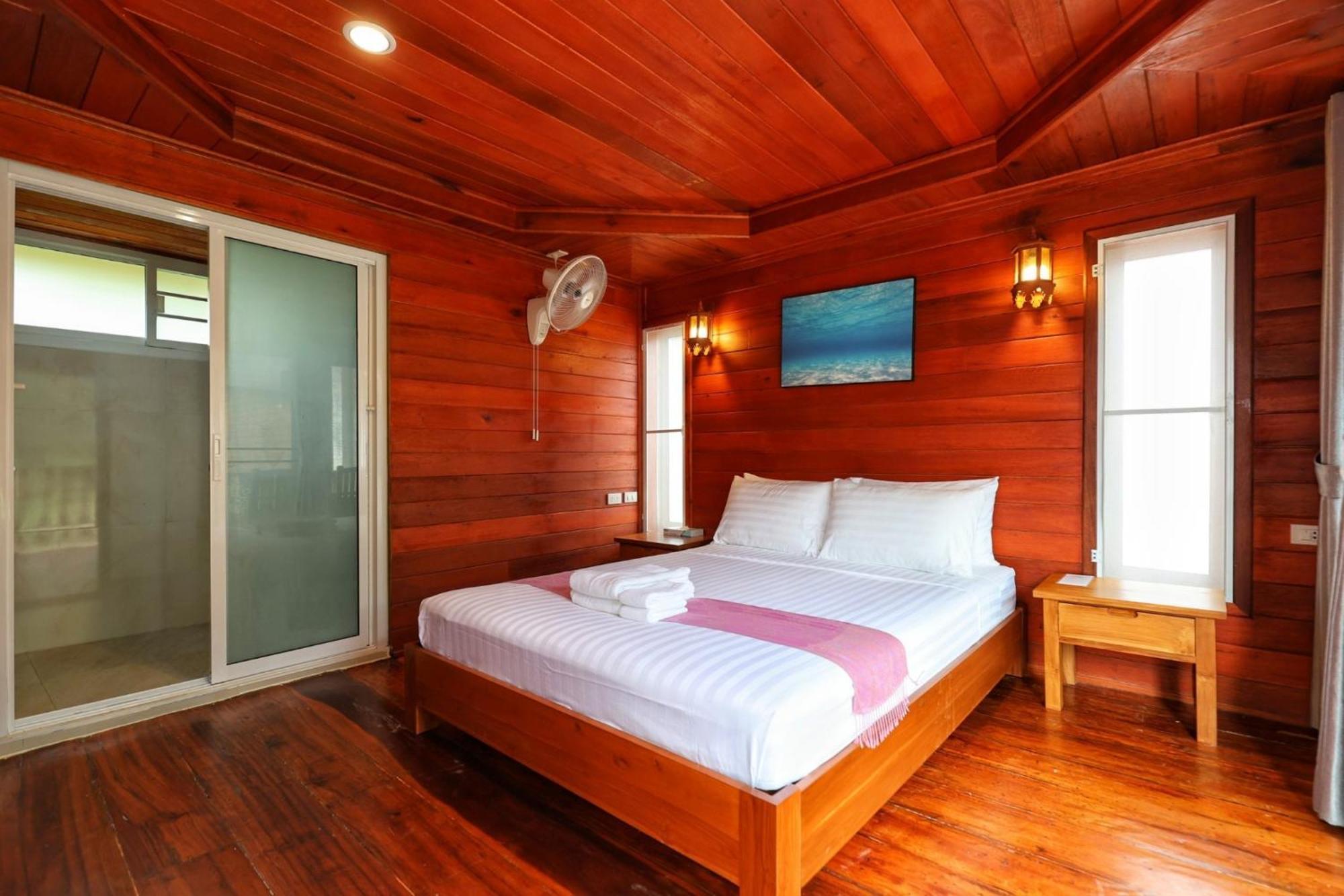 Horizon Beach Resort Koh Jum Exterior photo